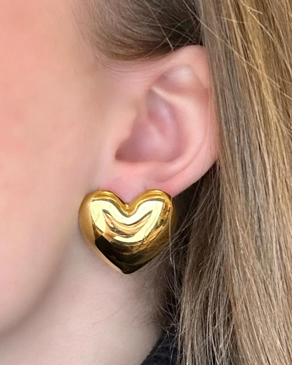 Cuore Stud Earrings in Gold