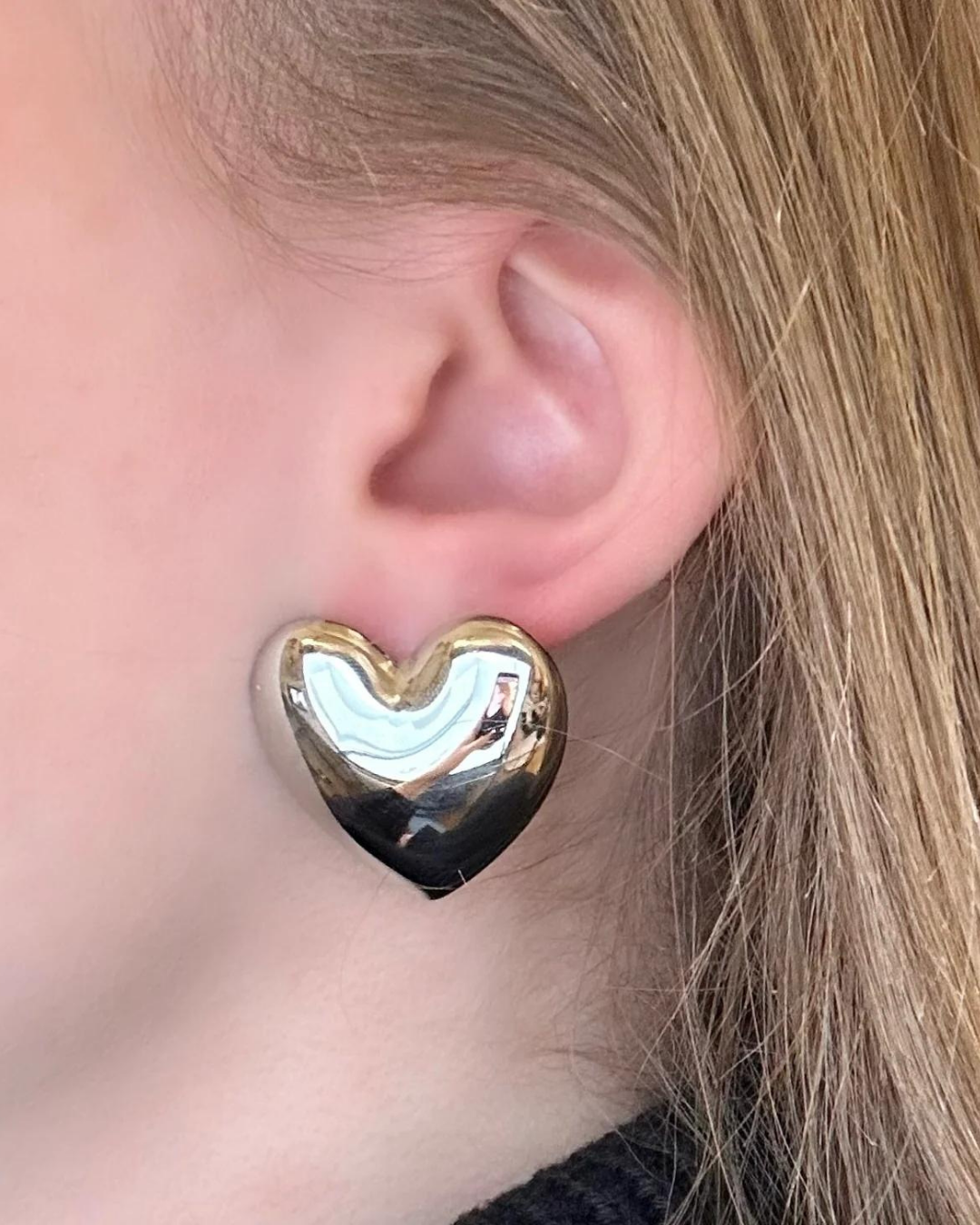 Cuore Stud Earrings in Silver