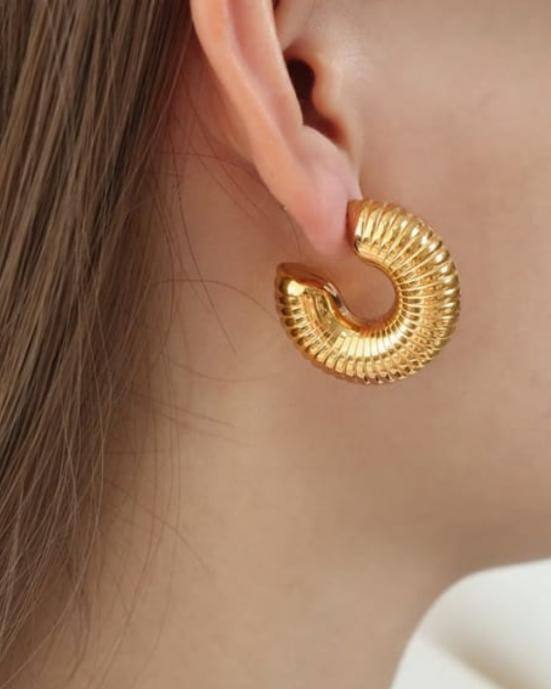 Amara Ribbed Hoops Gold