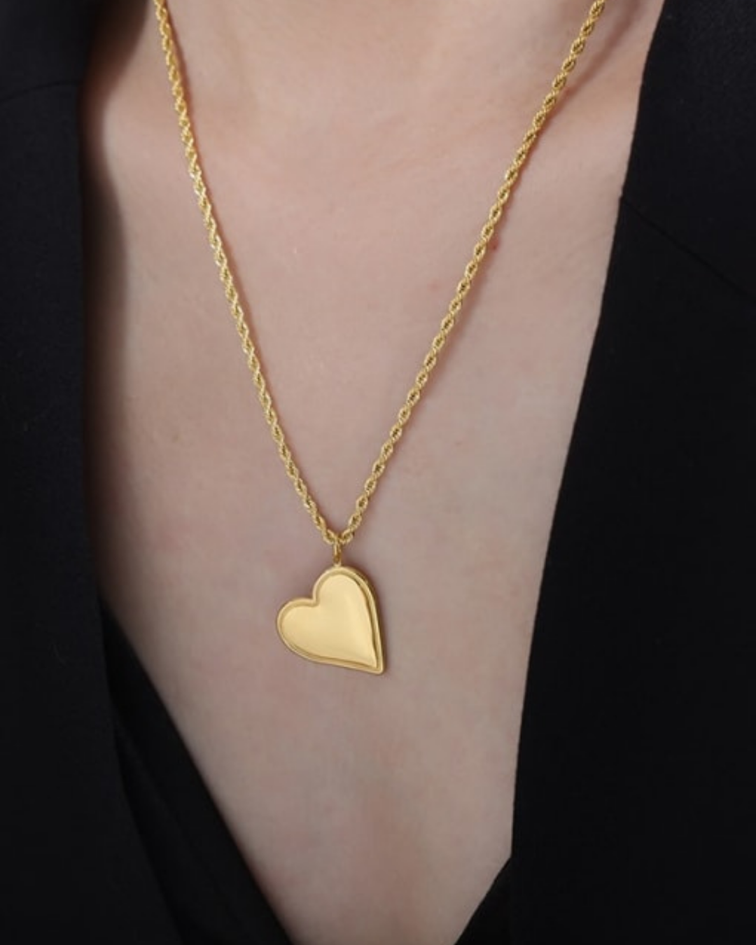 Mi Corazón Necklace in Gold