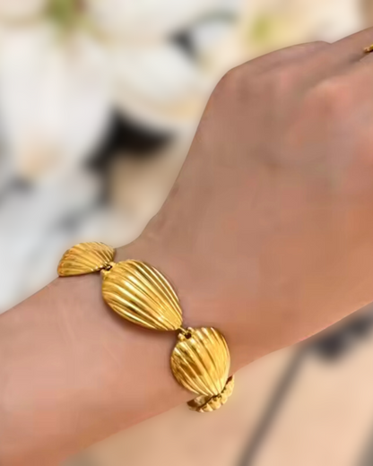 Siren Seashell Bracelet in Gold